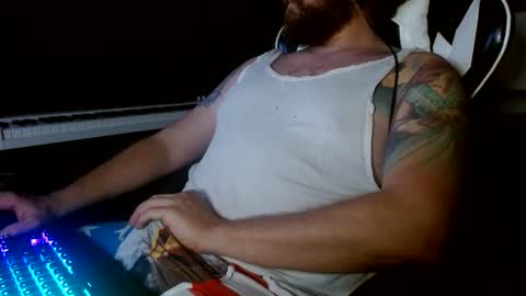 Snapshot of beardbellyandtattoos chatting on 10/26/25, 01:55 Beard Belly and Tattoos online show from 10/26/25, 01:55