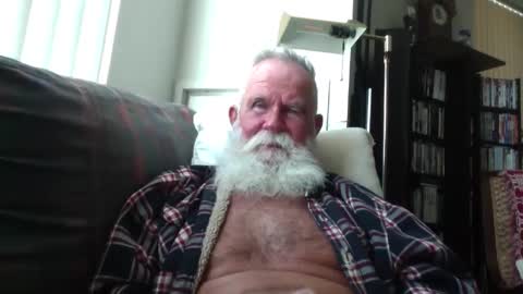 Snapshot of beardbushy chatting on 09/19/25, 05:02 beardbushy online show from 09/19/25, 05:02
