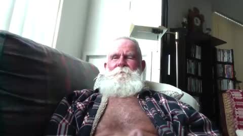 Snapshot of beardbushy chatting on 09/22/25, 06:32 beardbushy online show from 09/22/25, 06:32