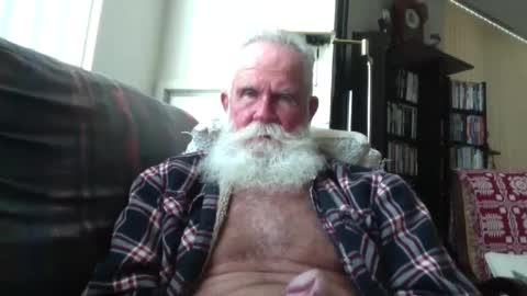 Snapshot of beardbushy chatting on 10/04/25, 03:54 beardbushy online show from 10/04/25, 03:54