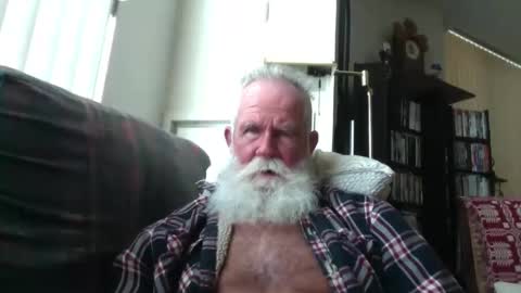 Snapshot of beardbushy chatting on 10/05/25, 04:27 beardbushy online show from 10/05/25, 04:27