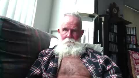 Snapshot of beardbushy chatting on 11/12/25, 05:35 beardbushy online show from 11/12/25, 05:35