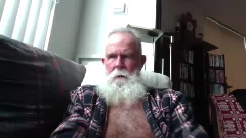 Snapshot of beardbushy chatting on 11/25/25, 04:40 beardbushy online show from 11/25/25, 04:40