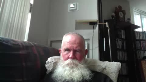 Snapshot of beardbushy chatting on 12/20/25, 06:26 beardbushy online show from 12/20/25, 06:26