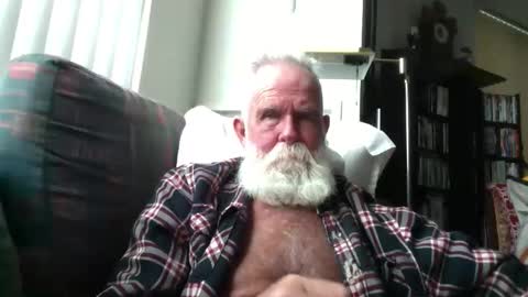 Snapshot of beardbushy chatting on 03/15/26, 03:40 beardbushy online show from 03/15/26, 03:40