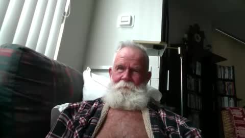 Snapshot of beardbushy chatting on 03/26/26, 04:01 beardbushy online show from 03/26/26, 04:01