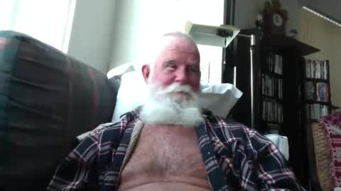 Snapshot of beardbushy chatting on 04/26/26, 04:37 beardbushy online show from 04/26/26, 04:37