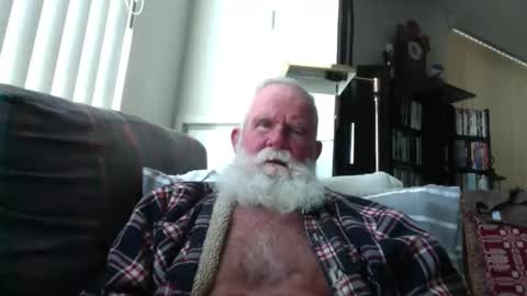 Snapshot of beardbushy chatting on 05/20/26, 02:56 beardbushy online show from 05/20/26, 02:56