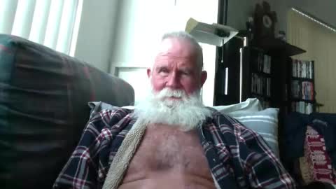 Snapshot of beardbushy chatting on 05/25/26, 01:28 beardbushy online show from 05/25/26, 01:28