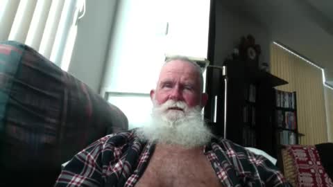Snapshot of beardbushy chatting on 07/05/26, 06:26 beardbushy online show from 07/05/26, 06:26