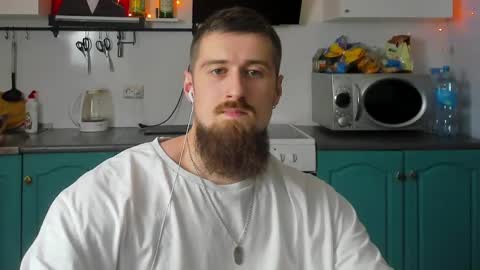 Snapshot of bearded_legend chatting on 12/04/24, 07:23 Zeus online show from 12/04/24, 07:23