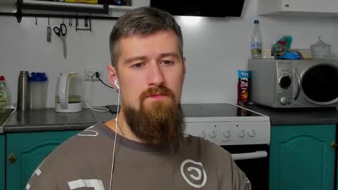 Snapshot of bearded_legend chatting on 10/06/25, 01:14 Zeus online show from 10/06/25, 01:14