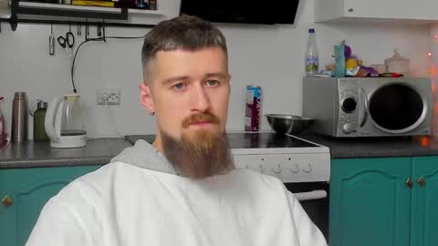 Snapshot of bearded_legend chatting on 10/12/25, 12:20 Zeus online show from 10/12/25, 12:20