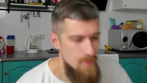 Snapshot of bearded_legend chatting on 10/19/25, 06:52 Zeus online show from 10/19/25, 06:52