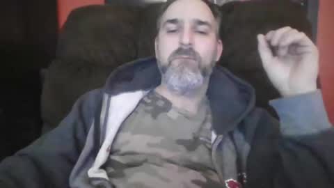 Snapshot of beardedambition chatting on 12/20/24, 03:25 beardedambition online show from 12/20/24, 03:25