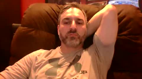 Snapshot of beardedambition chatting on 04/06/26, 10:11 beardedambition online show from 04/06/26, 10:11