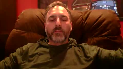 Snapshot of beardedambition chatting on 04/14/26, 09:10 beardedambition online show from 04/14/26, 09:10