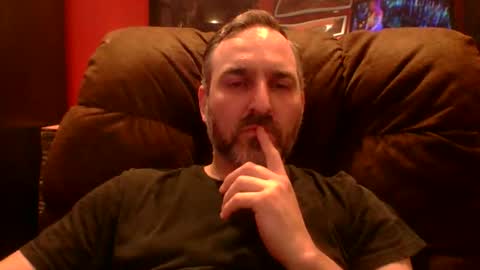 Snapshot of beardedambition chatting on 04/15/26, 09:37 beardedambition online show from 04/15/26, 09:37