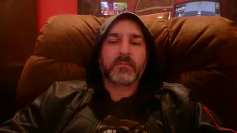 Snapshot of beardedambition chatting on 04/18/26, 02:43 beardedambition online show from 04/18/26, 02:43