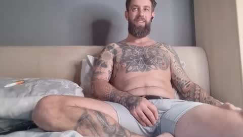 Snapshot of beardedtattedguy chatting on 11/01/25, 10:28 beardedtattedguy online show from 11/01/25, 10:28