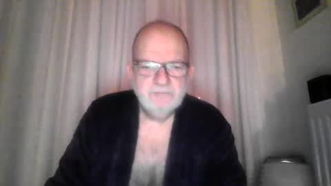 Snapshot of beardman916444 chatting on 02/14/25, 06:23 Beardman online show from 02/14/25, 06:23