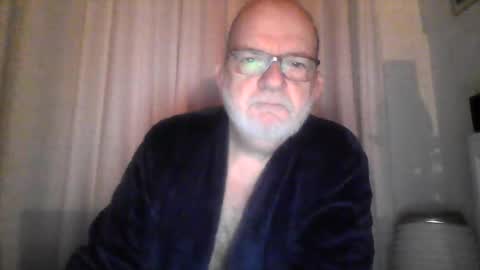 Snapshot of beardman916444 chatting on 02/15/25, 06:02 Beardman online show from 02/15/25, 06:02