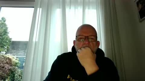 Snapshot of beardman916444 chatting on 11/23/25, 02:39 Beardman online show from 11/23/25, 02:39