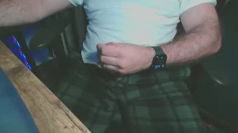 Snapshot of bearscar84 chatting on 11/11/25, 02:00 bearscar84 online show from 11/11/25, 02:00