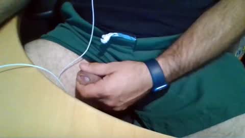 Snapshot of bearyuncut chatting on 09/26/25, 03:32 bearyuncut online show from 09/26/25, 03:32