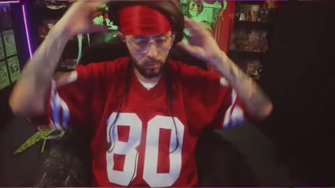 Snapshot of beastbxy chatting on 11/10/25, 01:04 beast bxy online show from 11/10/25, 01:04