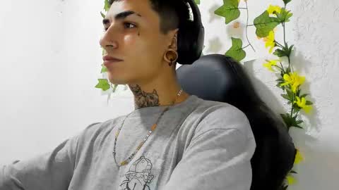 Snapshot of beatandtalk chatting on 12/16/25, 04:34 beatandtalk online show from 12/16/25, 04:34