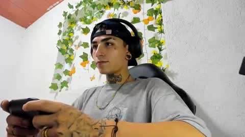 Snapshot of beatandtalk chatting on 12/17/25, 05:57 beatandtalk online show from 12/17/25, 05:57