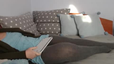 Snapshot of beatrice26 chatting on 11/21/25, 12:48 beatrice26 online show from 11/21/25, 12:48