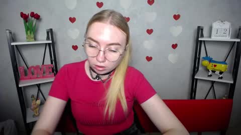 Snapshot of beatriceflyy chatting on 12/12/24, 09:30 BeatriceFlyy online show from 12/12/24, 09:30