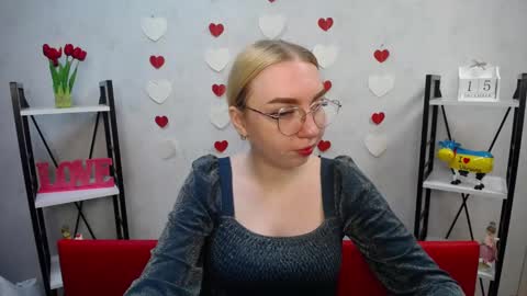 Snapshot of beatriceflyy chatting on 12/15/24, 10:50 BeatriceFlyy online show from 12/15/24, 10:50