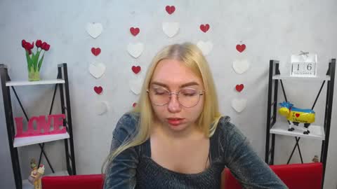 Snapshot of beatriceflyy chatting on 12/16/24, 12:16 BeatriceFlyy online show from 12/16/24, 12:16