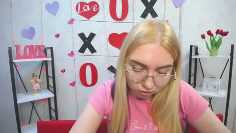 Snapshot of beatriceflyy chatting on 02/19/25, 12:22 BeatriceFlyy online show from 02/19/25, 12:22
