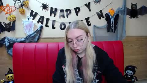 BeatriceFlyy online show from 10/28/25, 01:25