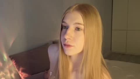 Snapshot of beatricemoonlight chatting on 03/20/26, 11:15 My name is Beatrice Like my broadcast pls 3 online show from 03/20/26, 11:15