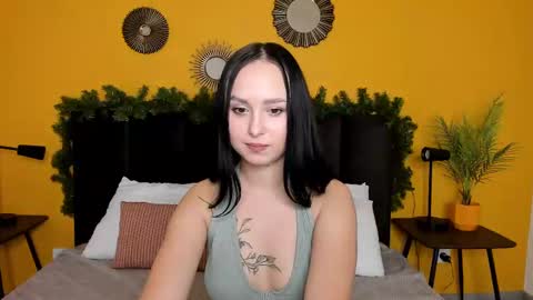 Snapshot of beatricereeves chatting on 12/15/24, 01:24 Beatrice 3 online show from 12/15/24, 01:24