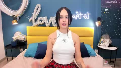 Snapshot of beatricereeves chatting on 02/19/25, 10:45 Beatrice 3 online show from 02/19/25, 10:45