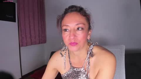 Snapshot of beatricez1 chatting on 05/10/26, 04:28 Chanel online show from 05/10/26, 04:28