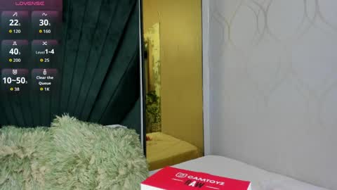 Snapshot of beautifulgirl4u_ chatting on 03/27/26, 11:26 online show from 03/27/26, 11:26