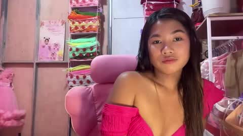 Snapshot of beauty_abby chatting on 05/18/26, 04:07 beauty_abby online show from 05/18/26, 04:07