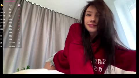 Snapshot of beauty_fuel chatting on 05/08/26, 04:40 Polly online show from 05/08/26, 04:40