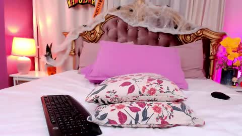 Luna online show from 11/05/25, 06:30