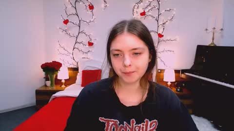 Gloria online show from 12/15/25, 09:02