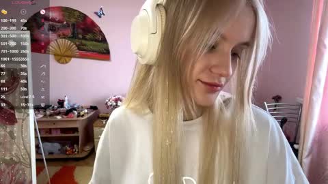 Snapshot of bebravee chatting on 04/15/26, 06:31 Melissa online show from 04/15/26, 06:31
