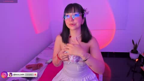Snapshot of becca_be_ chatting on 05/27/26, 04:20 Becca is here online show from 05/27/26, 04:20