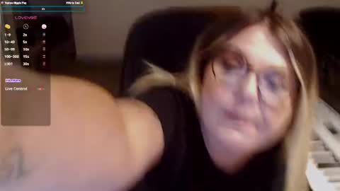 Snapshot of beccalubov chatting on 06/21/26, 03:20 Becca Lubov online show from 06/21/26, 03:20